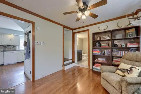 Entry Way - 925 Maple St, Lititz, PA 17543 photo 6 of 8