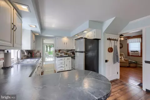 Kitchen - 925 Maple St, Lititz, PA 17543 photo 1 of 5
