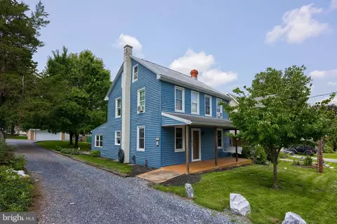 Exterior - 925 Maple St, Lititz, PA 17543 photo 2 of 12