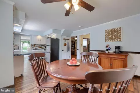 Dining - 925 Maple St, Lititz, PA 17543 photo 2 of 2