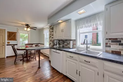 Kitchen - 925 Maple St, Lititz, PA 17543 photo 5 of 5