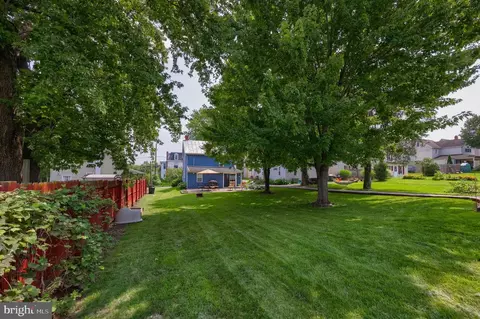 Exterior - 925 Maple St, Lititz, PA 17543 photo 4 of 12