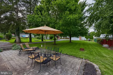 Exterior - 925 Maple St, Lititz, PA 17543 photo 5 of 12