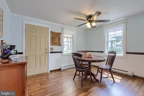 Dining - 925 Maple St, Lititz, PA 17543 photo 1 of 2