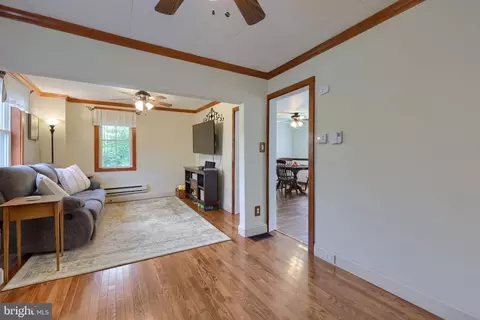 Entry Way - 925 Maple St, Lititz, PA 17543 photo 5 of 8