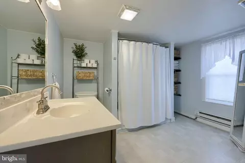 Bath - 925 Maple St, Lititz, PA 17543 photo 5 of 5