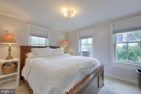 Bedroom - 925 Maple St, Lititz, PA 17543 photo 2 of 2