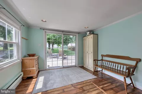 Entry Way - 925 Maple St, Lititz, PA 17543 photo 2 of 8