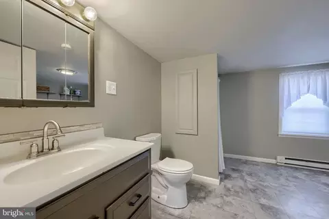 Bath - 925 Maple St, Lititz, PA 17543 photo 1 of 5