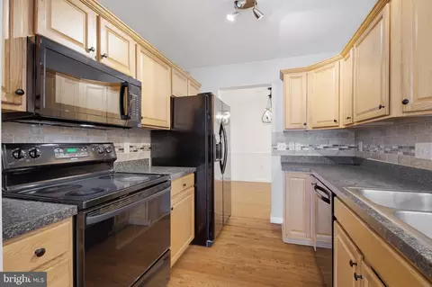 Kitchen - 766 Keller Dr, Lititz, PA 17543 photo 3 of 4