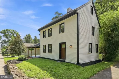 Exterior - 1616 Lampeter Rd, Lancaster, PA 17602 photo 4 of 12