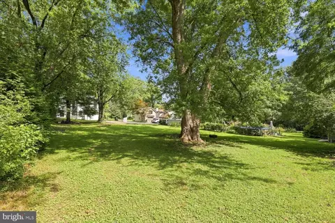 Exterior - 1616 Lampeter Rd, Lancaster, PA 17602 photo 11 of 12