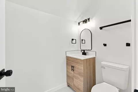 Bath - 1616 Lampeter Rd, Lancaster, PA 17602 photo 1 of 6