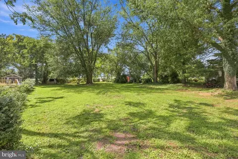 Exterior - 1616 Lampeter Rd, Lancaster, PA 17602 photo 8 of 12