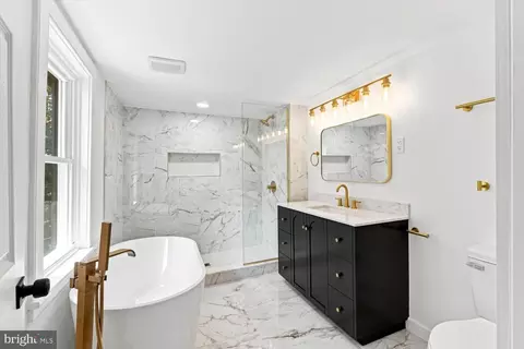 Bath - 1616 Lampeter Rd, Lancaster, PA 17602 photo 4 of 6