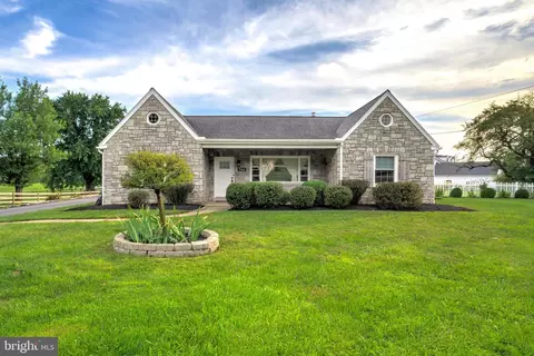 844 W Swartzville Rd, Reinholds, PA 17569