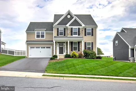 528 Spring Hollow Dr, New Holland, PA 17557