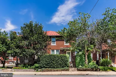 19 S Custer Ave, New Holland, PA 17557