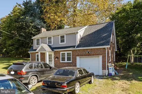 Exterior - 107 Crest Rd, Lititz, PA 17543 photo 3 of 5