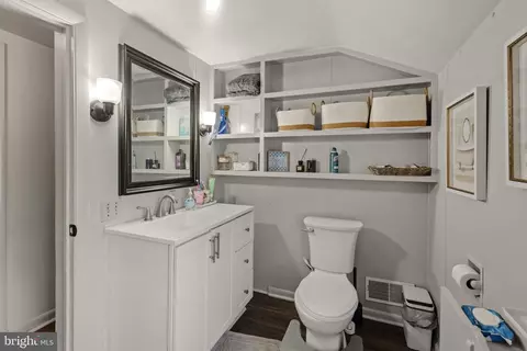 Bath - 107 Crest Rd, Lititz, PA 17543 photo 1 of 1