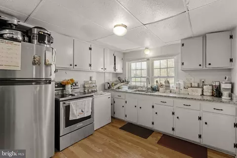 Kitchen - 107 Crest Rd, Lititz, PA 17543 photo 1 of 1