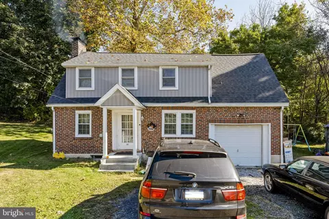Exterior - 107 Crest Rd, Lititz, PA 17543 photo 2 of 5