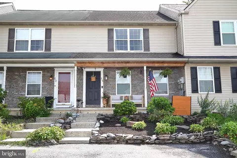 210 Wild Cherry Ln, Marietta, PA 17547