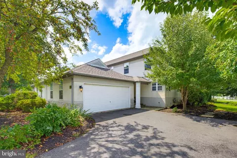 3 Laurelgate Pl, Millersville, PA 17551