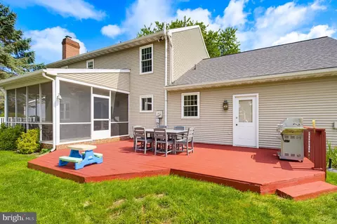Exterior - 1189 Suffolk Dr, Lititz, PA 17543 photo 8 of 11
