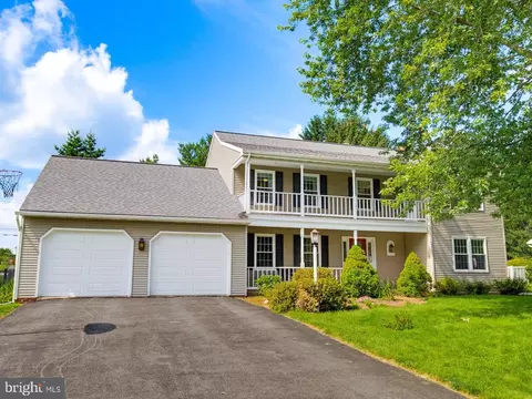 Exterior - 1189 Suffolk Dr, Lititz, PA 17543 photo 2 of 11