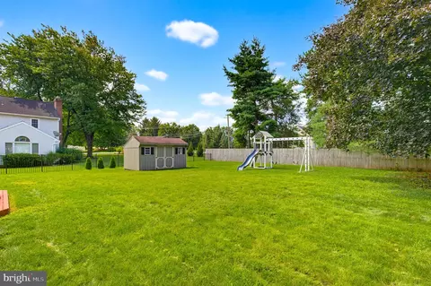 Exterior - 1189 Suffolk Dr, Lititz, PA 17543 photo 9 of 11