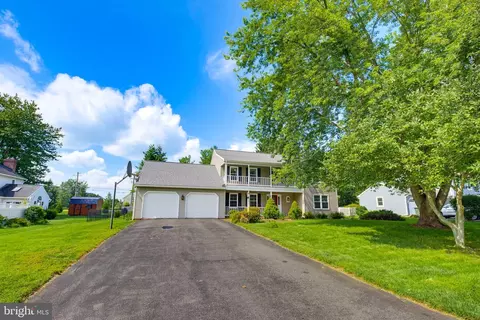 Exterior - 1189 Suffolk Dr, Lititz, PA 17543 photo 3 of 11