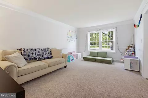 Living - 1189 Suffolk Dr, Lititz, PA 17543 photo 4 of 4