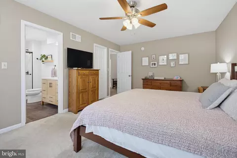 Bedroom - 1189 Suffolk Dr, Lititz, PA 17543 photo 2 of 6