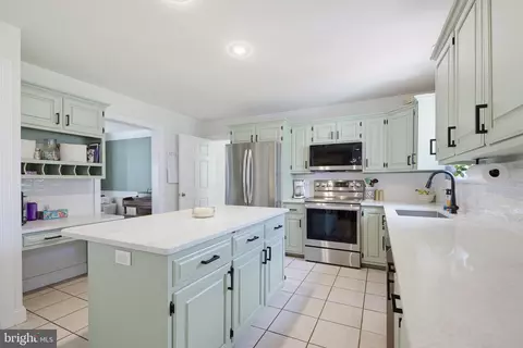 Entry Way - 1189 Suffolk Dr, Lititz, PA 17543 photo 3 of 5