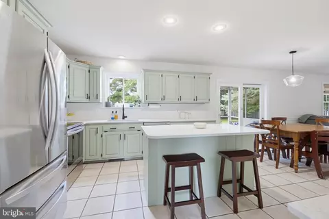 Kitchen - 1189 Suffolk Dr, Lititz, PA 17543 photo 2 of 2
