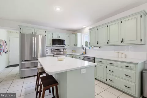 Kitchen - 1189 Suffolk Dr, Lititz, PA 17543 photo 1 of 2
