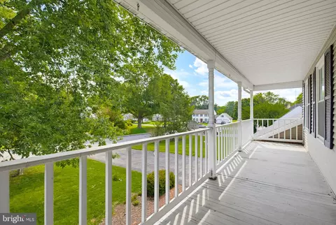 Exterior - 1189 Suffolk Dr, Lititz, PA 17543 photo 4 of 11