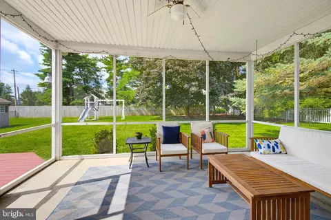 Exterior - 1189 Suffolk Dr, Lititz, PA 17543 photo 5 of 11