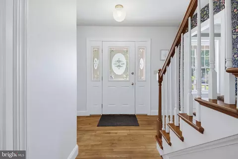 Entry Way - 1189 Suffolk Dr, Lititz, PA 17543 photo 2 of 5