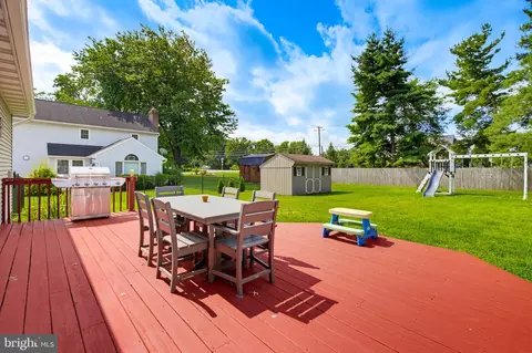 Exterior - 1189 Suffolk Dr, Lititz, PA 17543 photo 7 of 11