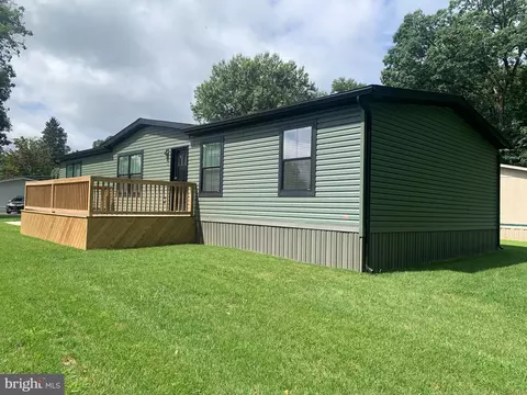 27 Summer Ln, Elizabethtown, PA 17022