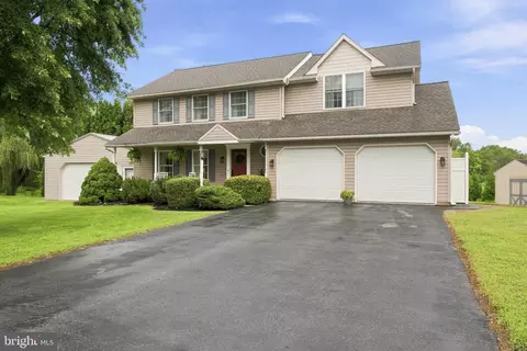 1317 Timothy Dr, Landisville, PA 17538