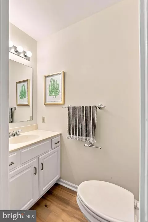 Bath - 366 Crosswinds Dr, Lititz, PA 17543 photo 1 of 5