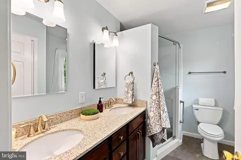 Bath - 366 Crosswinds Dr, Lititz, PA 17543 photo 2 of 5