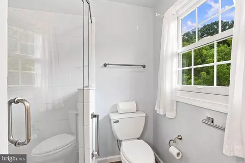 Bath - 366 Crosswinds Dr, Lititz, PA 17543 photo 3 of 5