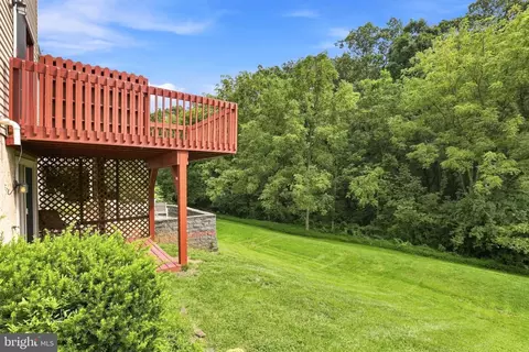 Exterior - 366 Crosswinds Dr, Lititz, PA 17543 photo 2 of 5