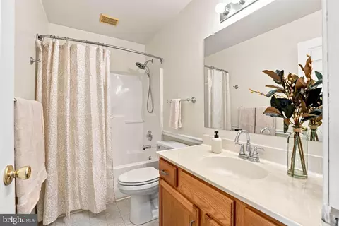 Bath - 366 Crosswinds Dr, Lititz, PA 17543 photo 4 of 5