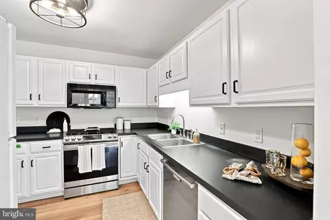 Kitchen - 366 Crosswinds Dr, Lititz, PA 17543 photo 1 of 2