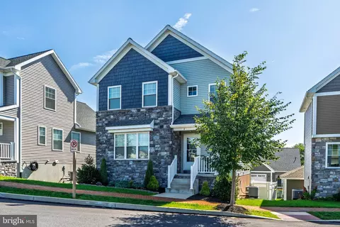 4 Pacific Blvd, Ephrata, PA 17522